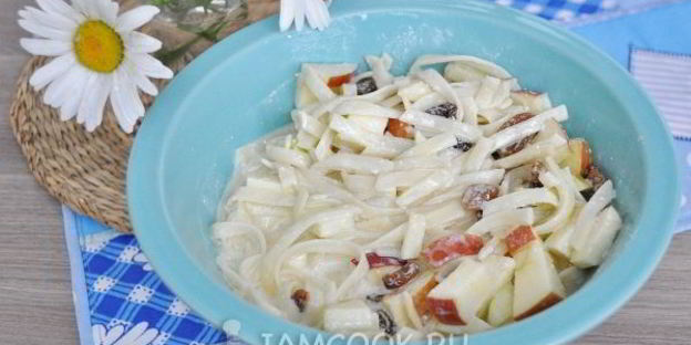 лапшевник детский с яблоком и изюмом