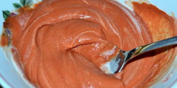 мясная запеканка с грибами и перепелиными яйцами под сливочно-томатным соусом