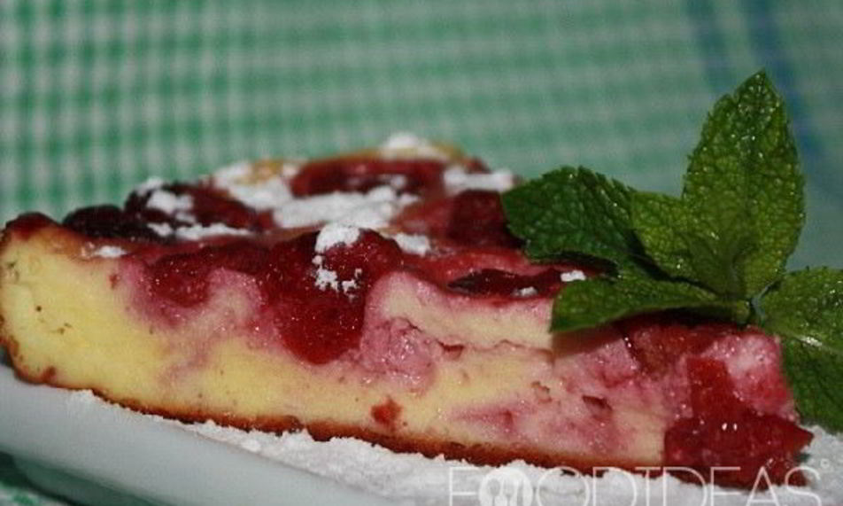 Рецепт творожной запеканки с клубникой в мультиварке