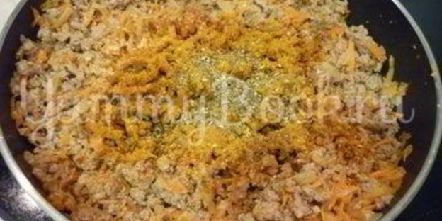 запеканка из кабачков и фарша под сырно-яичной заливкой