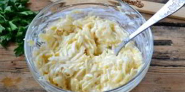 запеканка из тертого картофеля с сыром и чесноком