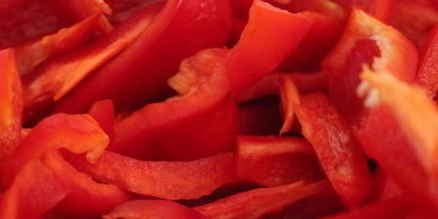 аджика из болгарского и острого перцев