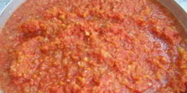 аджика из помидоров, яблок и перца