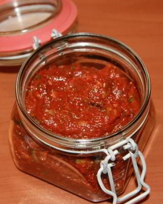 Аджика острая