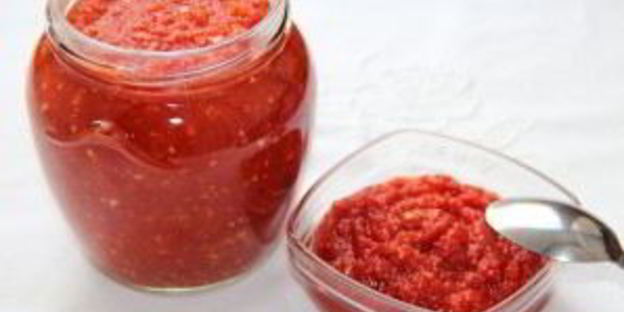 аджика с хреном и чесноком без варки