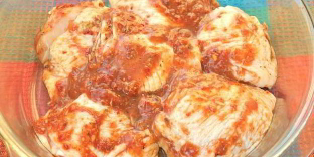 куриные бедрышки запеченные с аджикой