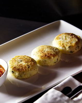 Соленые сырники с аджикой