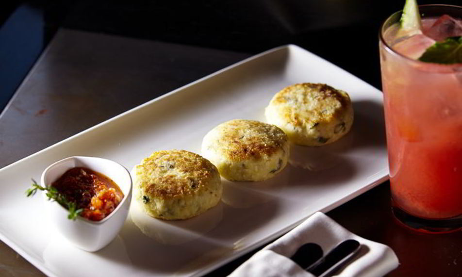 Рецепт соленых сырников с аджикой