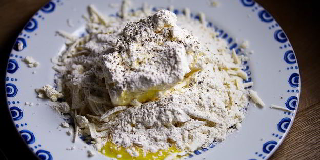 соленые сырники с аджикой