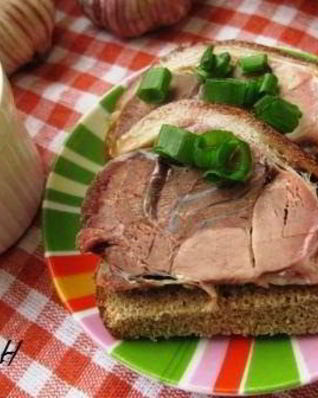 Свиная рулька с домашней аджикой