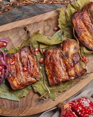 Свиные ребра в аджике