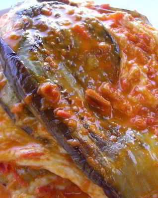 Запеканка из баклажанов с аджикой и моцареллой