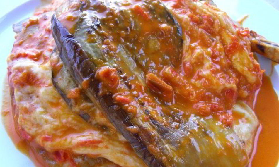 Рецепт запеканки из баклажанов с аджикой и моцареллой