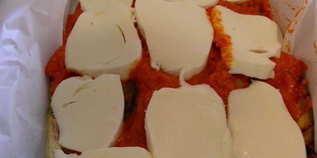 запеканка из баклажанов с аджикой и моцареллой