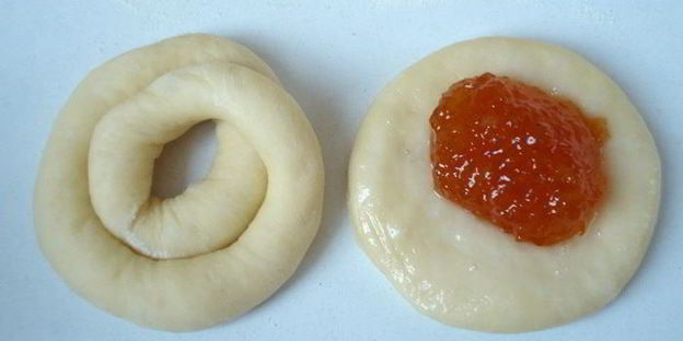 булочки с апельсиновым джемом