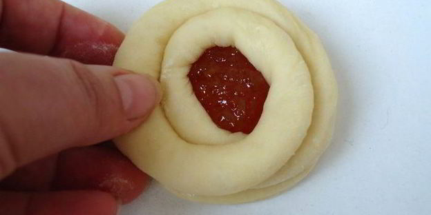 булочки с апельсиновым джемом