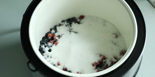 чернично-малиновый джем