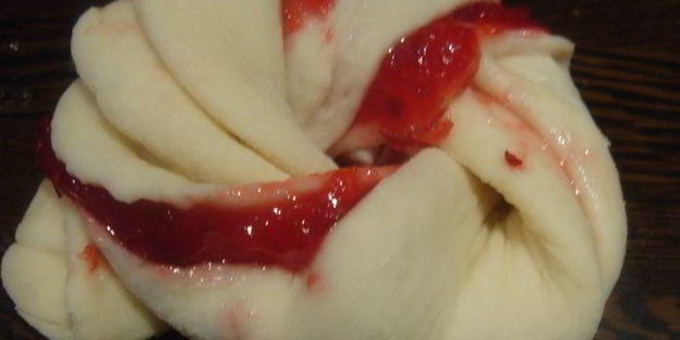 постные булочки с клюквенным джемом