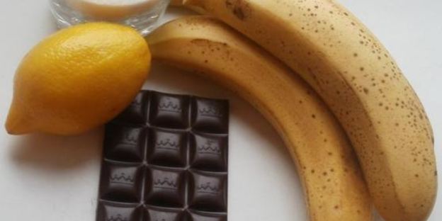 рулетик с шоколадно-банановым джемом