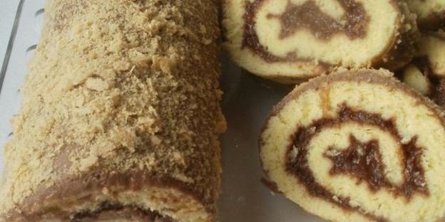 рулетик с шоколадно-банановым джемом