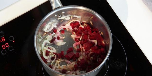 сельдь конфи с пармантье и свекольным джемом