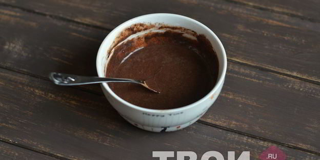 шоколадный рулет с клюквенным джемом и шоколадным ганашем