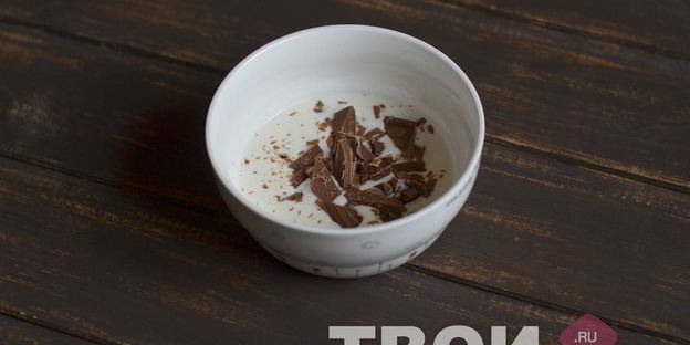 шоколадный рулет с клюквенным джемом и шоколадным ганашем