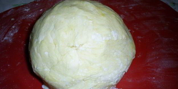 слоистые лимонные рулетики с джемом и орехами