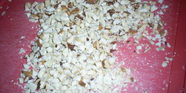 слоистые лимонные рулетики с джемом и орехами