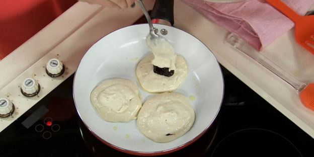 сметанные пампушки с джемом