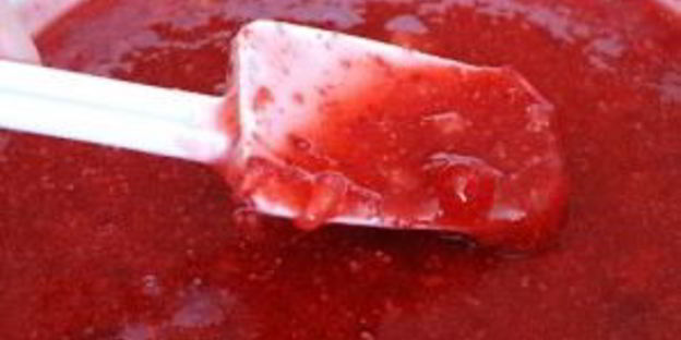 сырой клубнично-малиновый джем