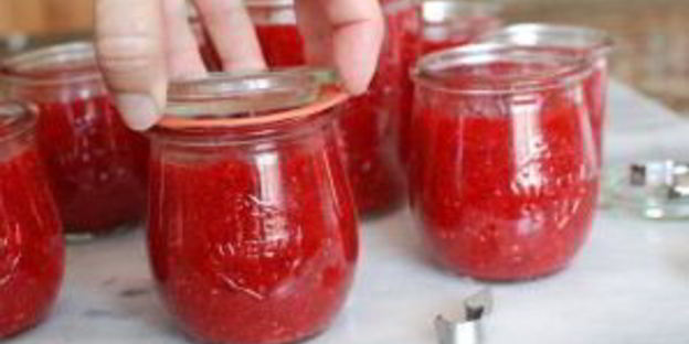 сырой клубнично-малиновый джем