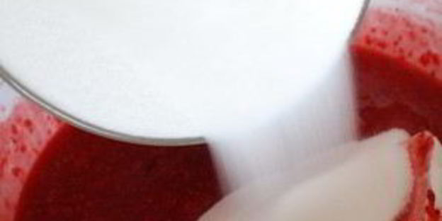 сырой клубнично-малиновый джем