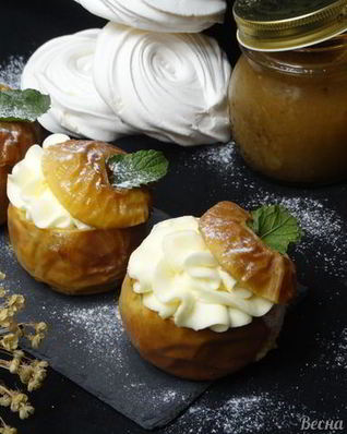 Запеченные яблоки с джемом из пряной груши