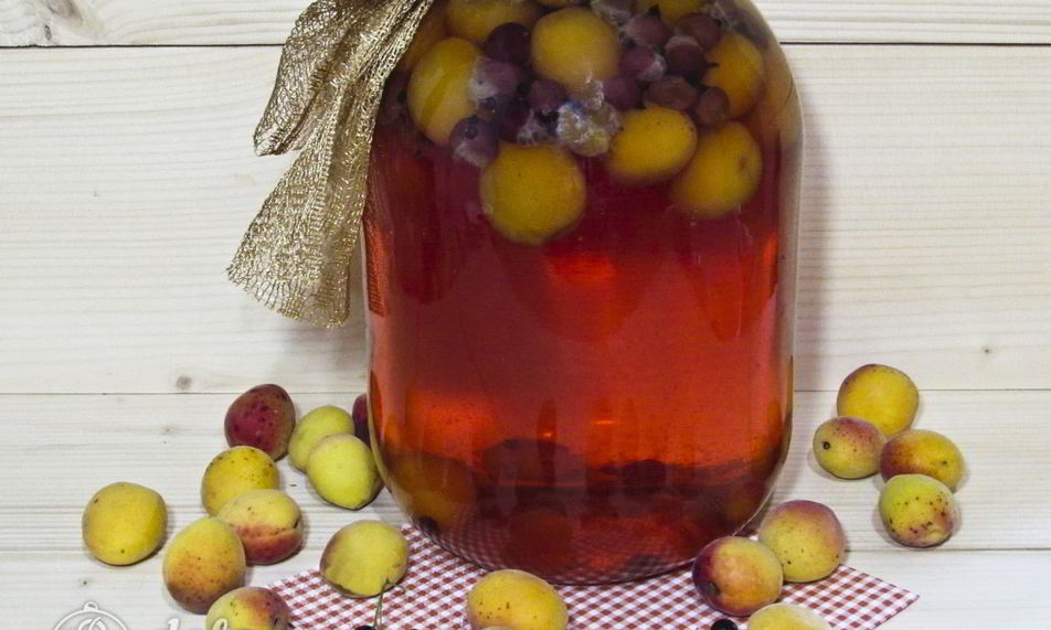 Рецепт компота из абрикосов и черной смородины на зиму