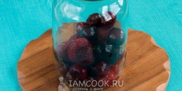 компот из черешни и клубники на зиму