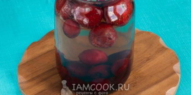 компот из черешни и клубники на зиму