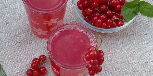 компот из персиков и красной смородины