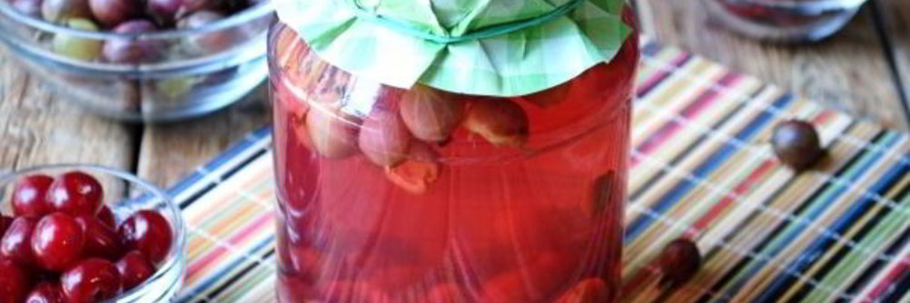 Компот из вишни и крыжовника