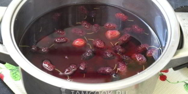 компот из вишни с шелковицей на зиму