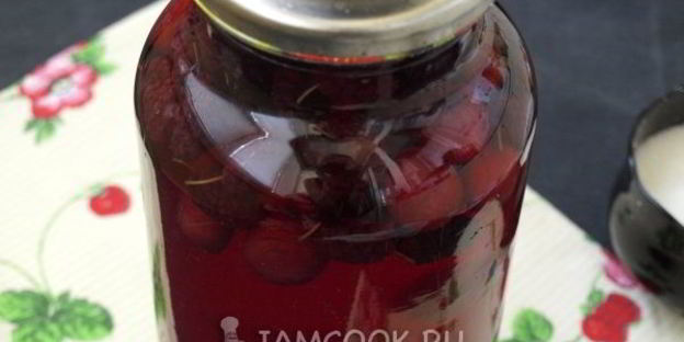 компот из вишни с шелковицей на зиму