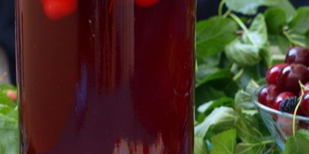 компот из вишни с шелковицей на зиму