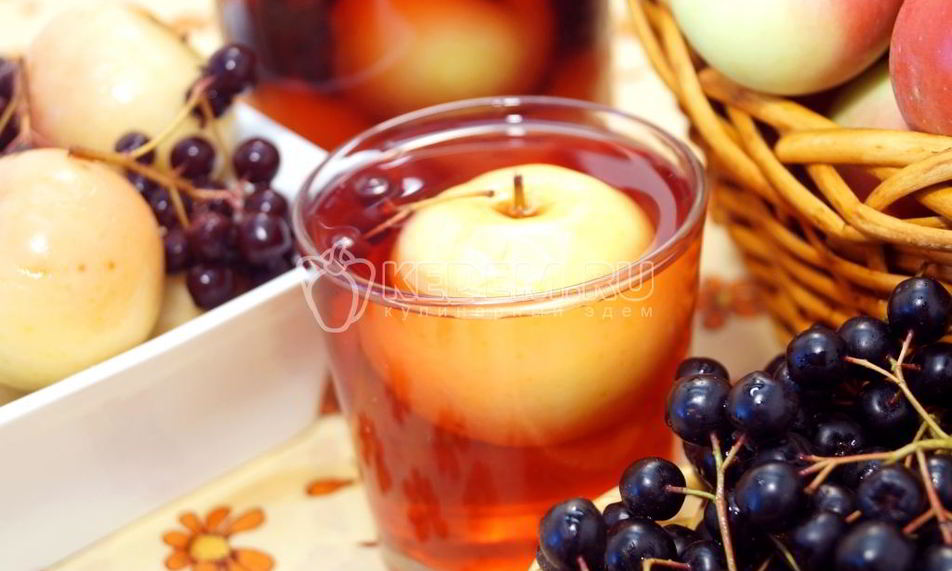 Рецепт компота из яблок и черноплодной рябины