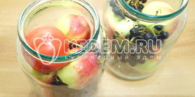 компот из яблок и черноплодной рябины