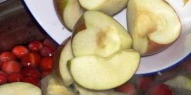 компот из яблок и клюквы