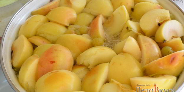 компот из яблок и винограда