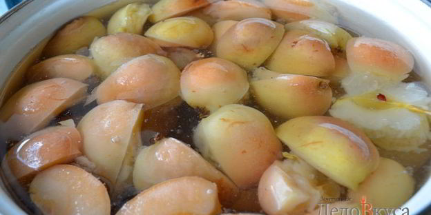 компот из яблок и винограда