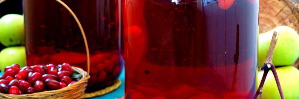 Компот из яблок, кизила и бузины