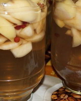 Компот из яблок с клюквой