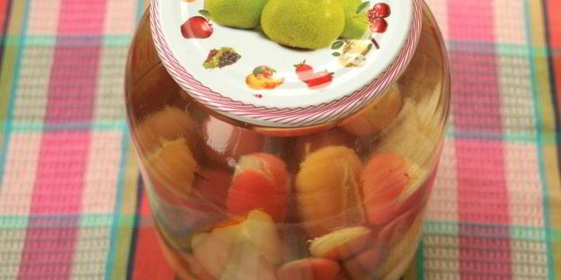 компот с виноградом и грушами на зиму